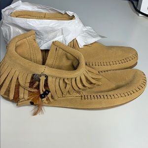 Minnetonka moccasins size 8